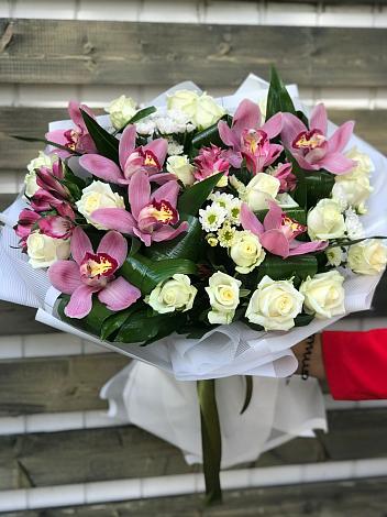 Букет цветов из: Розы и Хризантемы в Восточном Забайкальского края