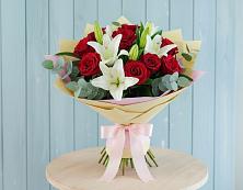 Букет цветов из:  Лилии и Розы в Восточном Забайкальского края