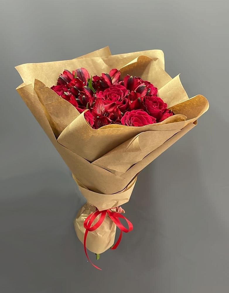 Букет цветов из: Альстромерии и Розы в Восточном Забайкальского края