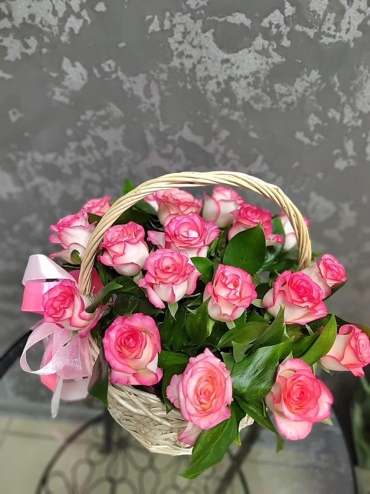 Цветочная композиция из Розы в корзине в Восточном Забайкальского края