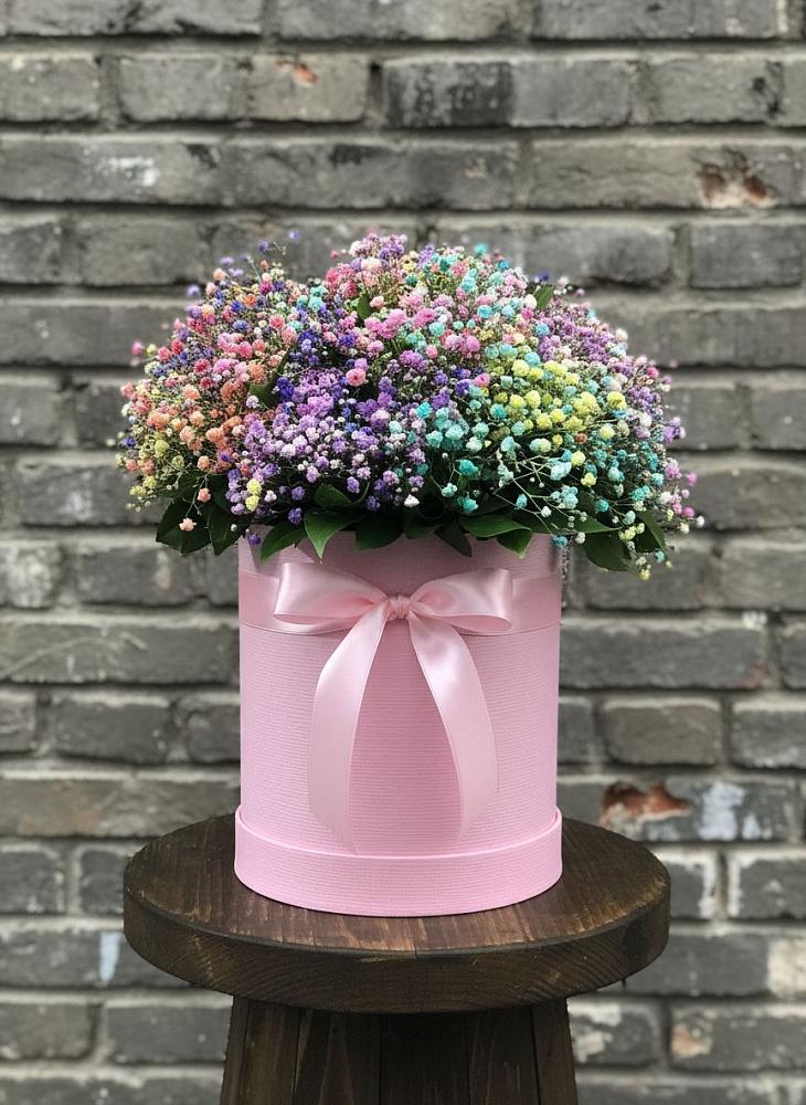 Цветочная композиция из Гипсофила и Розы в шляпной коробке в Восточном Забайкальского края