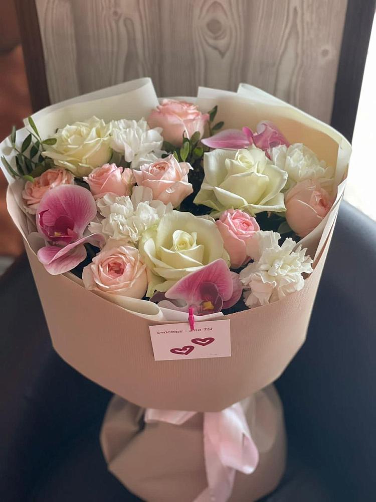 Букет цветов из: Орхидеи, Розы и Гвоздики в Восточном Забайкальского края