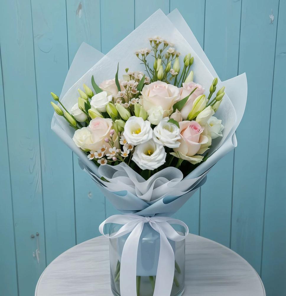 Букет цветов из: Розы и Лизиантусы в Восточном Забайкальского края