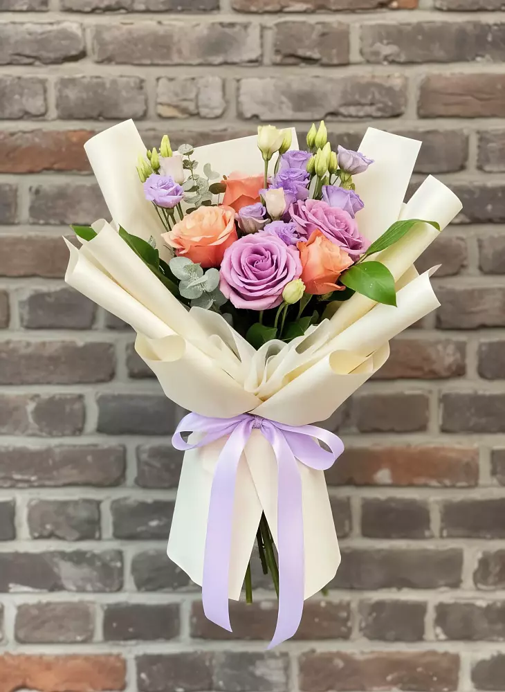 Букет цветов из: Лизиантусы и Розы в Восточном Забайкальского края