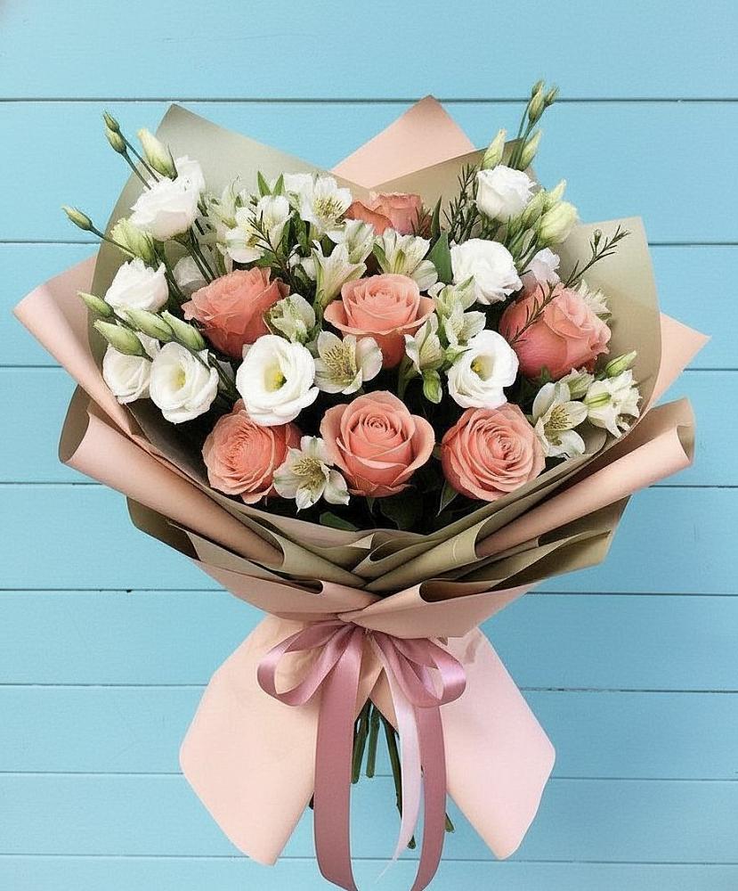 Букет цветов из: Розы, Альстромерии и Лизиантусы в Восточном Забайкальского края
