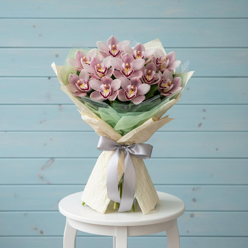 Букет цветов из: Орхидеи и Розы в Восточном Забайкальского края