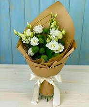 Букет цветов из:  Хризантемы и Лизиантусы в Восточном Забайкальского края