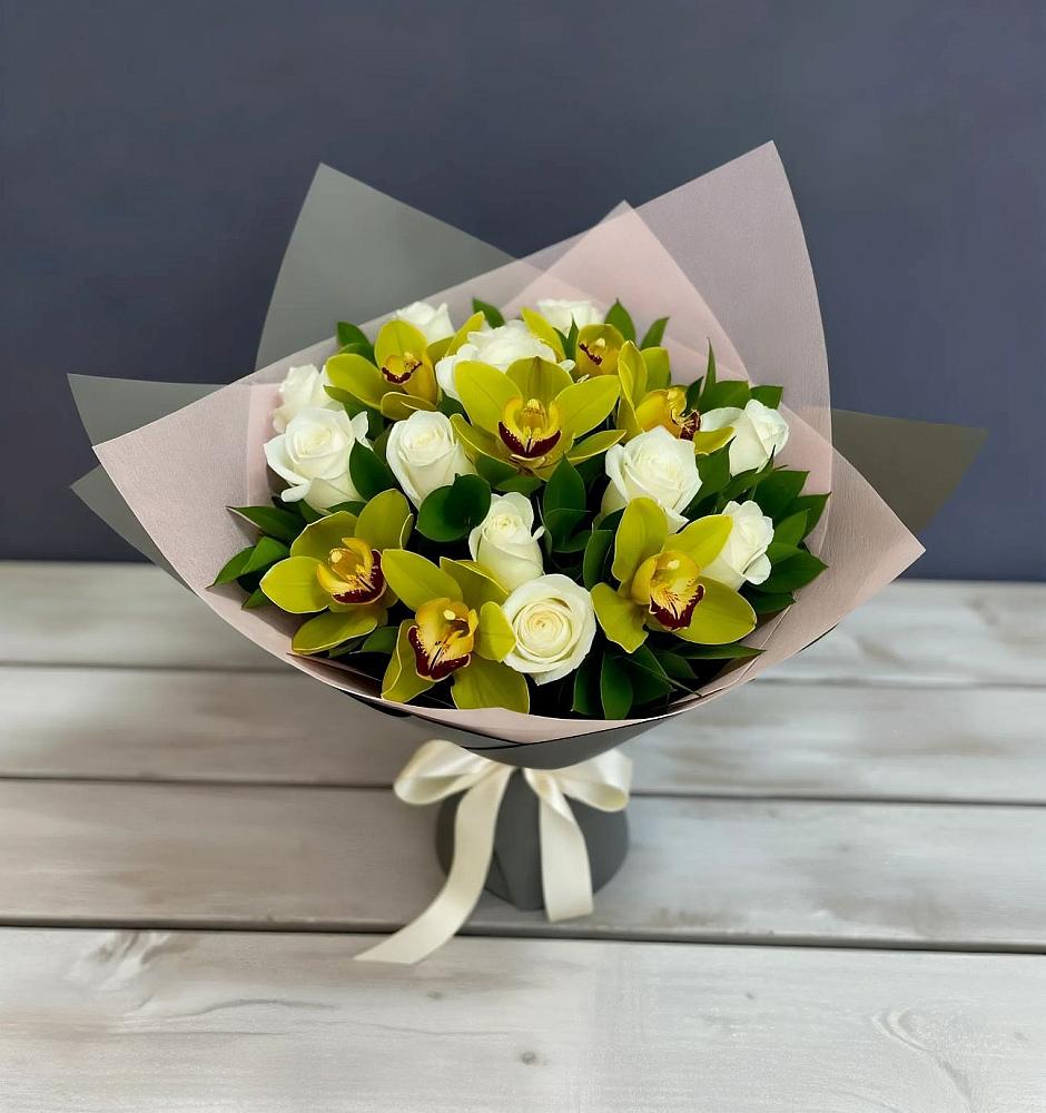 Букет цветов из: Орхидеи и Розы в Восточном Забайкальского края