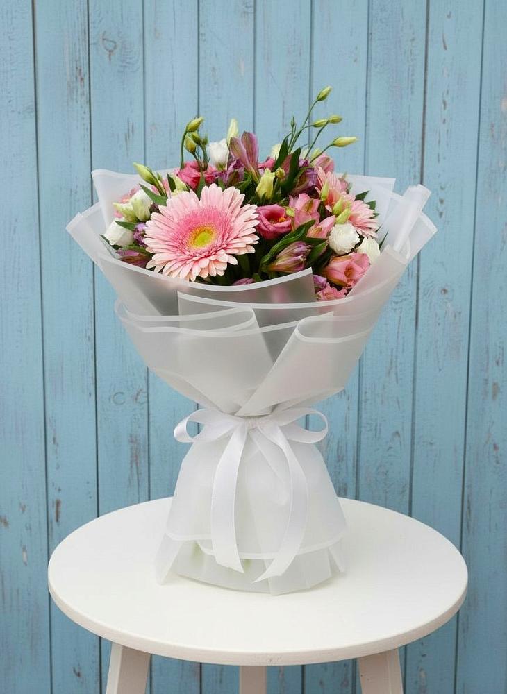 Букет цветов из: Герберы, Альстромерии и Лизиантусы в Восточном Забайкальского края