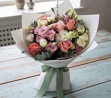 Букет цветов из:  Розы, Лизиантусы и Гвоздики в Восточном Забайкальского края