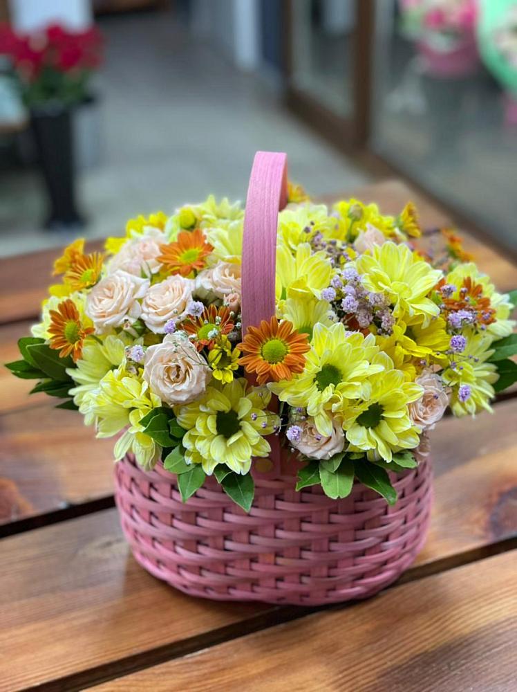 Цветочная композиция из Хризантемы и Розы в корзине в Восточном Забайкальского края