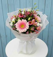 Букет цветов из:  Герберы, Альстромерии и Лизиантусы в Восточном Забайкальского края