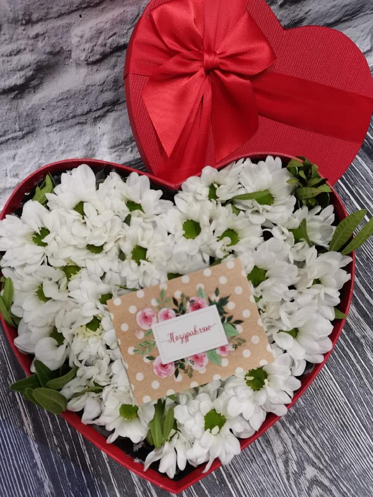 Цветочная композиция из Хризантемы в виде сердца в Восточном Забайкальского края