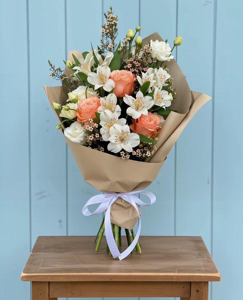 Букет цветов из: Альстромерии, Лизиантусы, Розы и Хризантемы в Восточном Забайкальского края