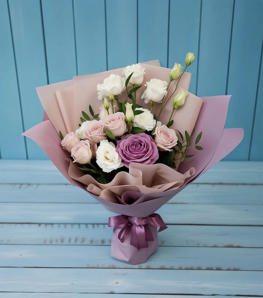 Букет цветов из: Розы и Лизиантусы в Восточном Забайкальского края